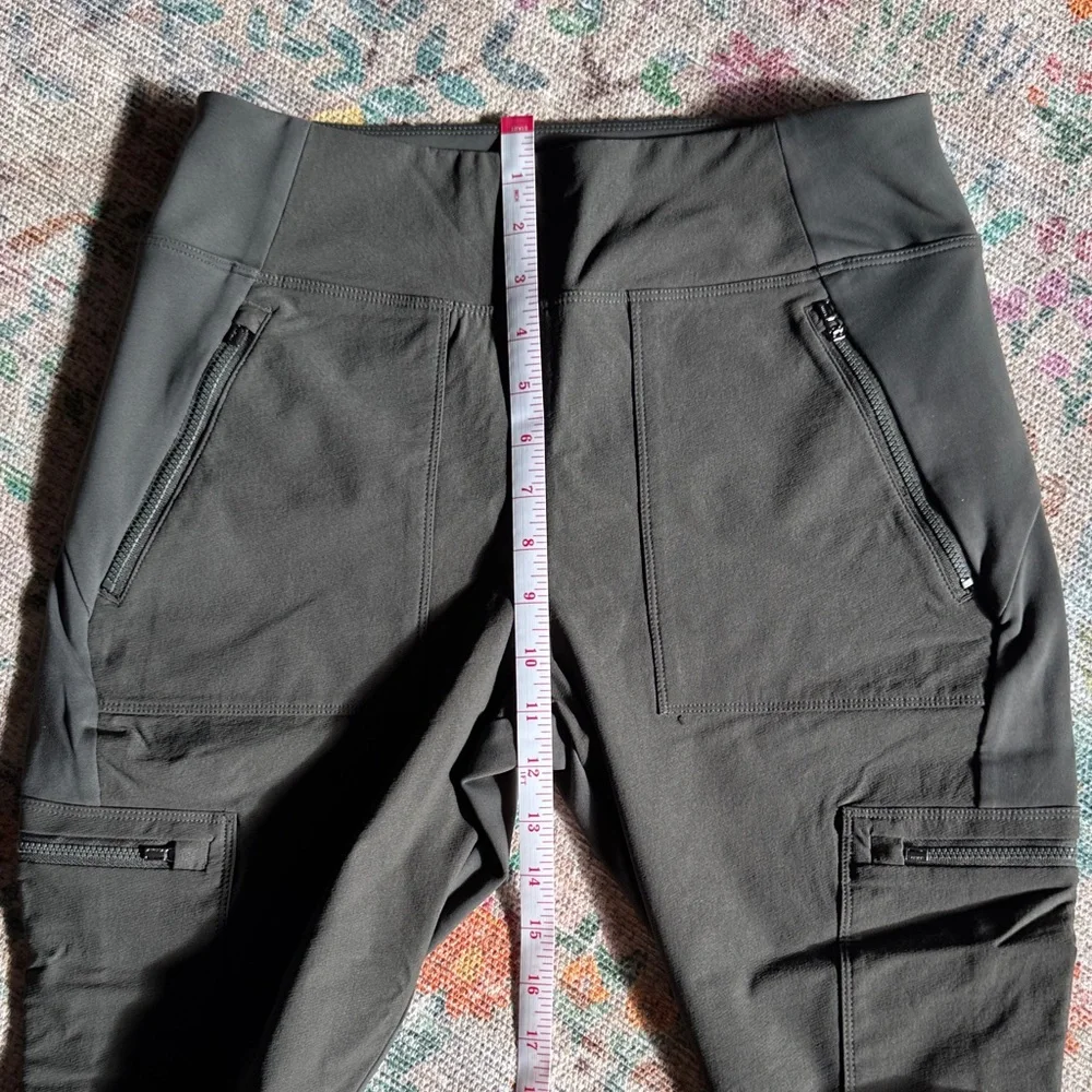 Athleta Olive Green Headland Cargo Leggings Women’s 10 Like New - Picture 4 of 9